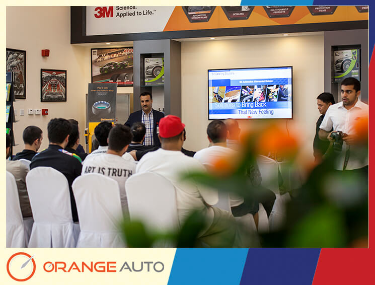 Presentation of car solutions at Orange Auto center